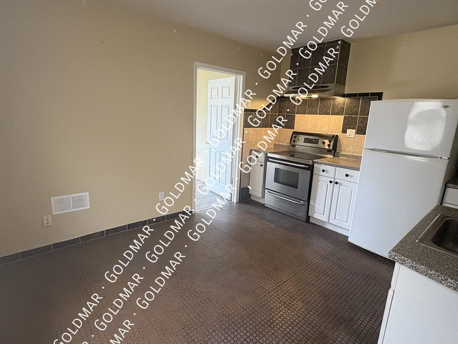 All Inclusive Unit walking distance to Riverside Drive — Photo 4