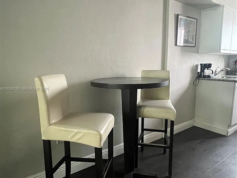 1524 Lenox Ave #11 — Photo 5
