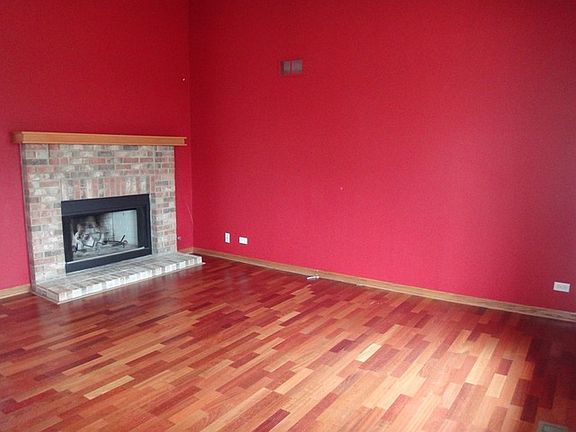 3rd image of 573 E Thorndale Ln