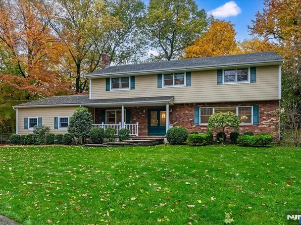 20 Stephan Ct, Woodcliff Lake, NJ 07677