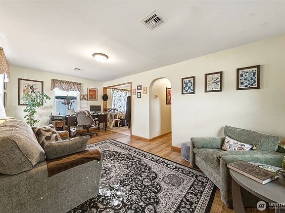 4th image of 1022 Hobson Street