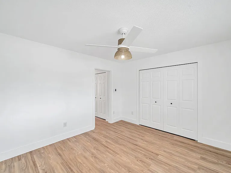 2366 Shelley St #14 — Photo 28