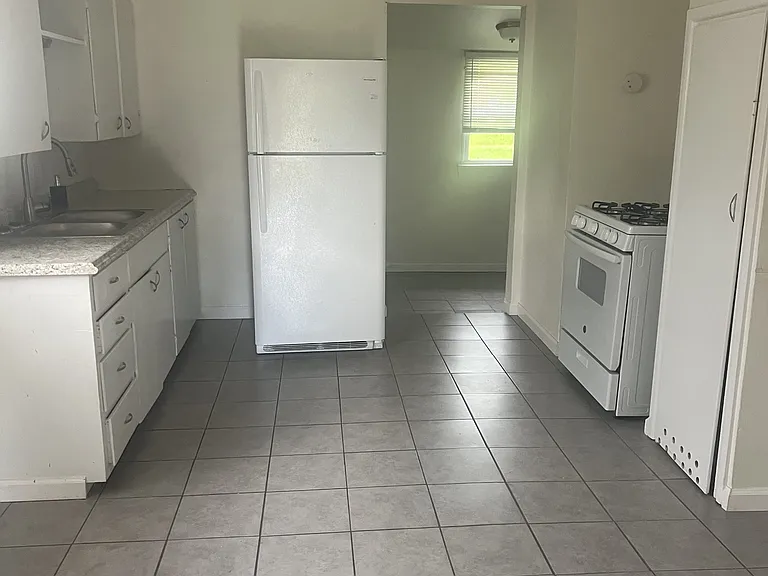 214 W Rosa St — Photo 7