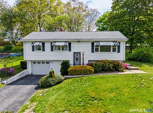 23 Rockwood Drive, Waterford, CT 06385