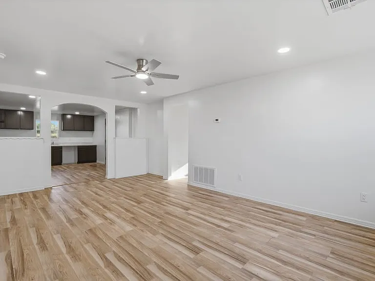 1143 SE 19th St — Photo 5