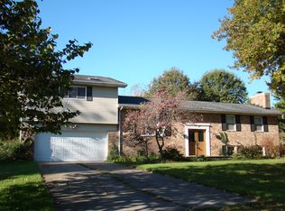 11 2nd Ave, Ravenswood, WV 26164