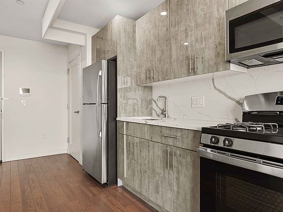 2nd image of 91-09 Roosevelt Ave #609B