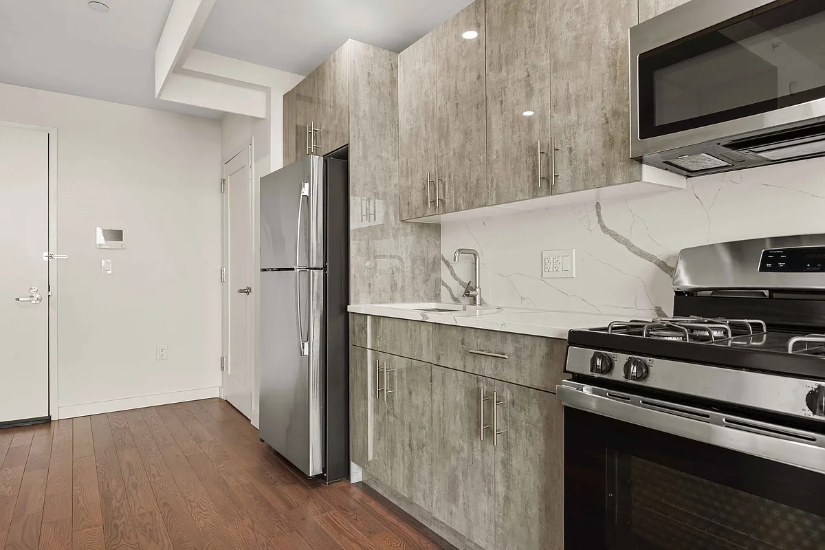 Building Photo - 91-09 Roosevelt Ave #609B