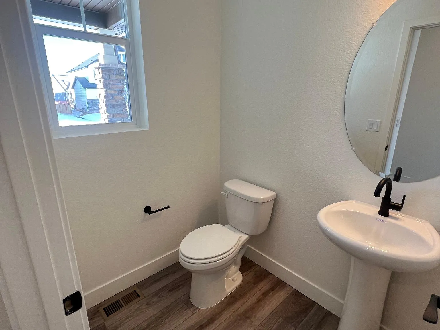 10944 Mobile St — Photo 4