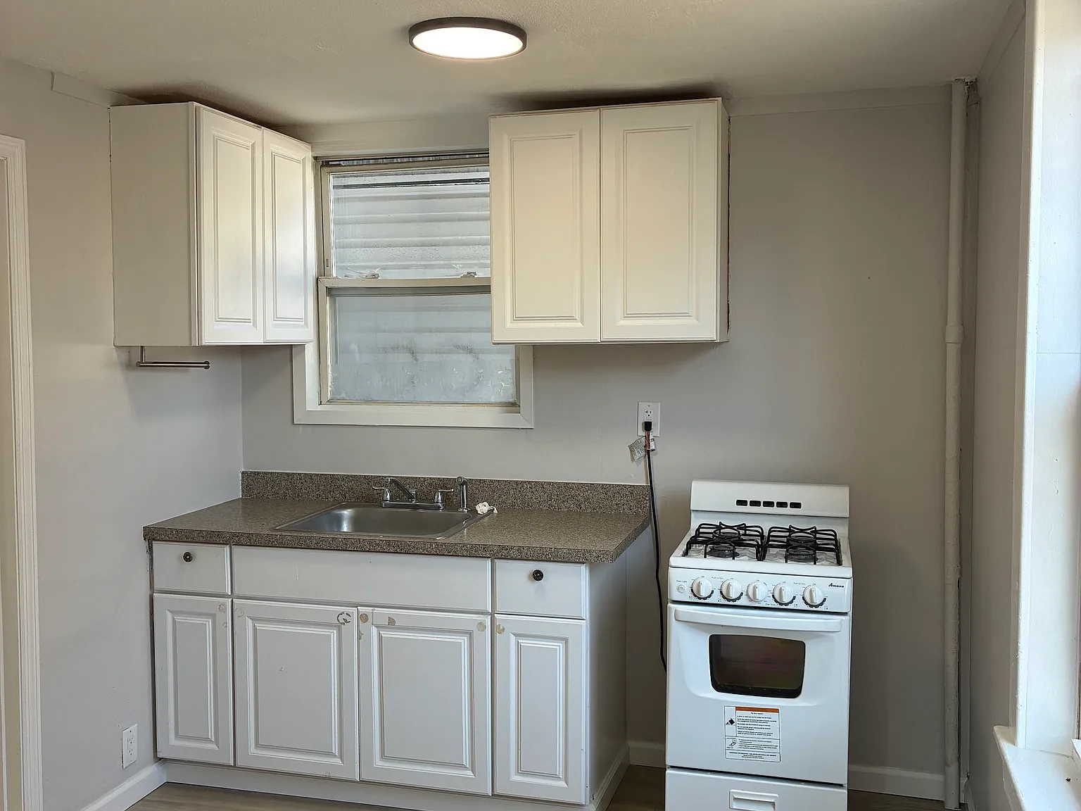 Studio, 800 sqft, $1,875 — Photo 2