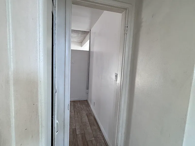 2770 1/2 Glenwood Pl — Photo 13
