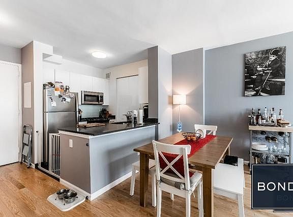3rd image of 4540 Center Blvd APT 2806