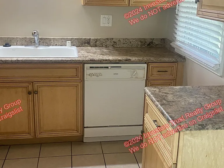 703 E Linfield St — Photo 13