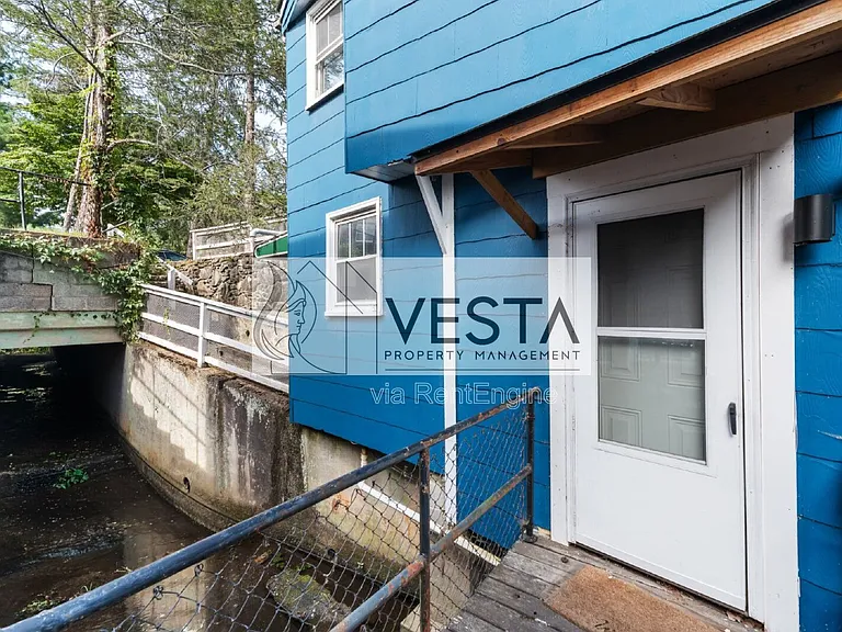 4 Farrwood Ave #8 — Photo 14