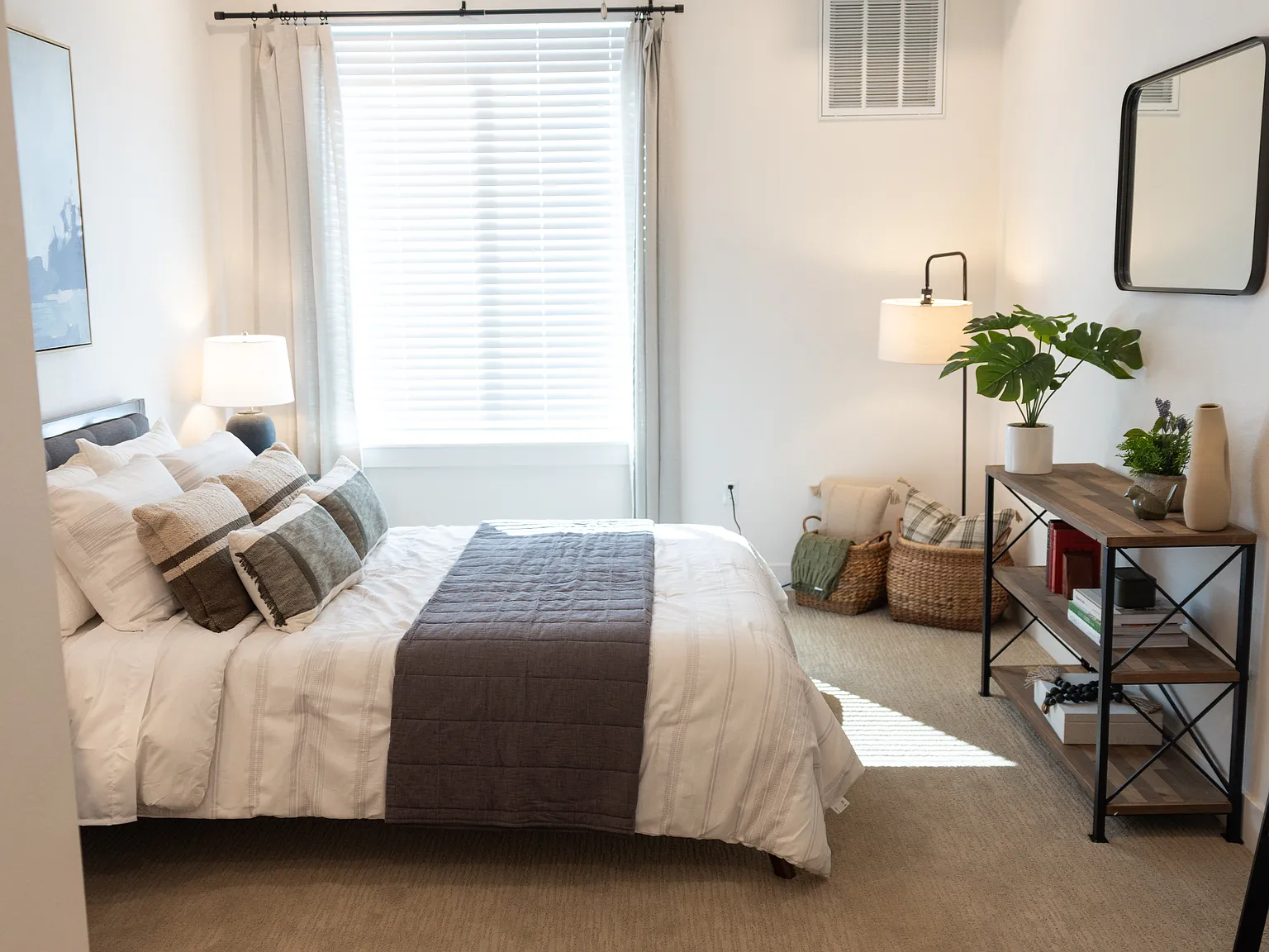 2 bed, 1088 sqft, $2,069 — Photo 2