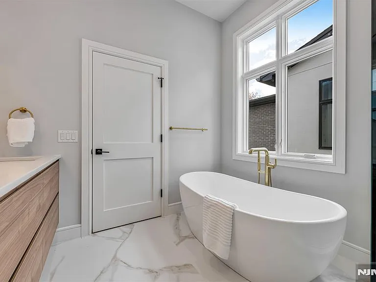 2449 Camner St — Photo 29