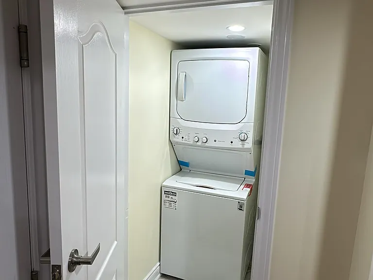 31 Haslemere Ave #BASEMENT — Photo 7