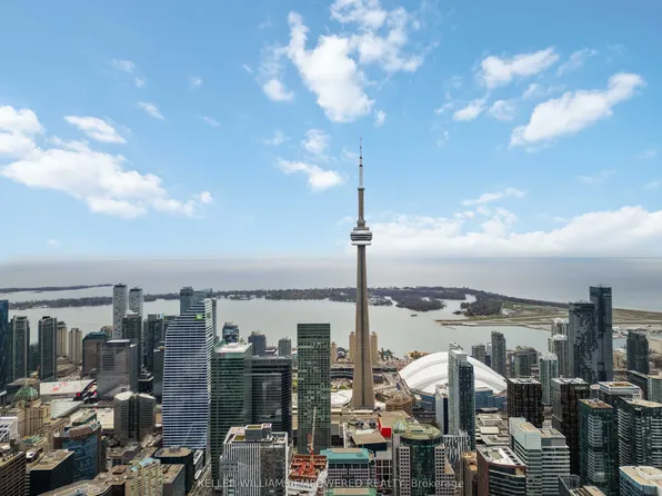30 Nelson St #314, Toronto, ON M5V 0H5