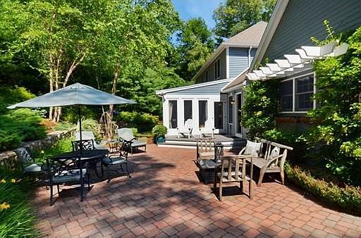 4th image of 10 Drummond Ct