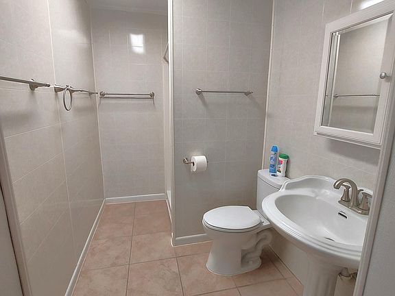 4th image of 440 S Sheridan Ave Unit B