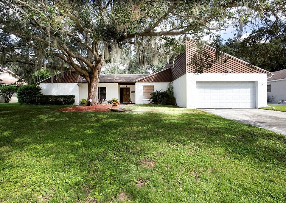 1st image of 820 Scenic Heights Dr