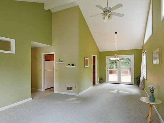 4th image of 26 Hillando Dr