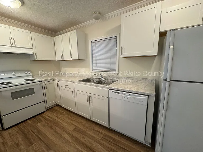 4328 Bartholomew Cir — Photo 10
