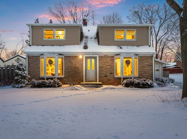 828 N Webster Ave, De Pere, WI 54115