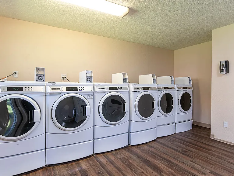 Arlo on 10th | Laundry Facility