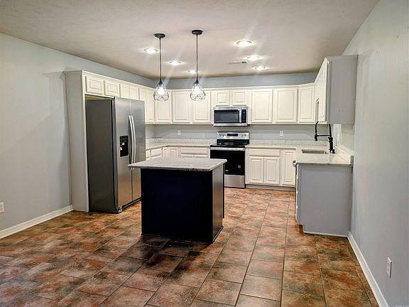 3rd image of 50 Rebecca Ln