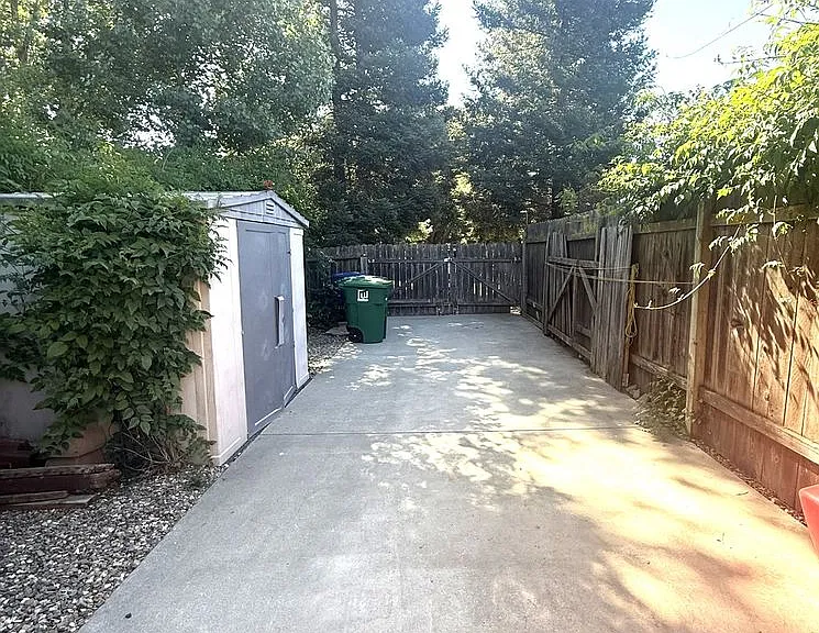 969 Vintage Way — Photo 17