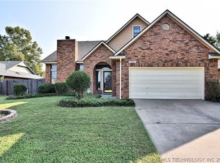13729 S Oak Pl, Glenpool, OK 74033