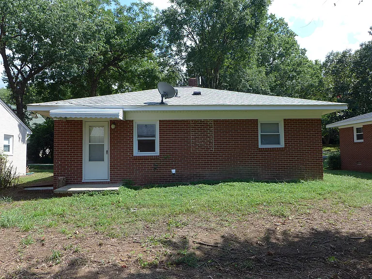 111 Isley St — Photo 13