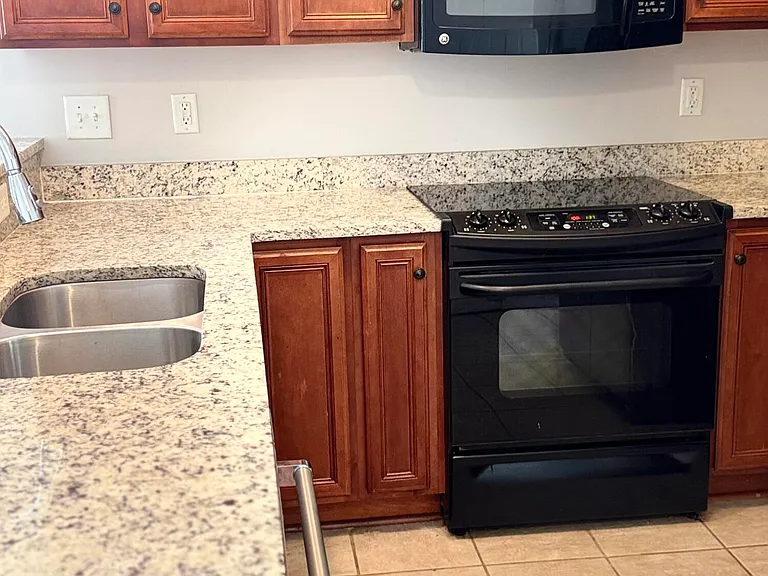 116 Venezia Ct — Photo 11