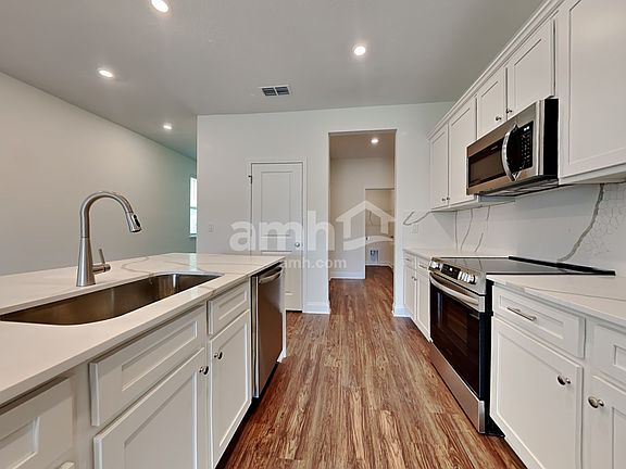 3rd image of 359 Onate Cir