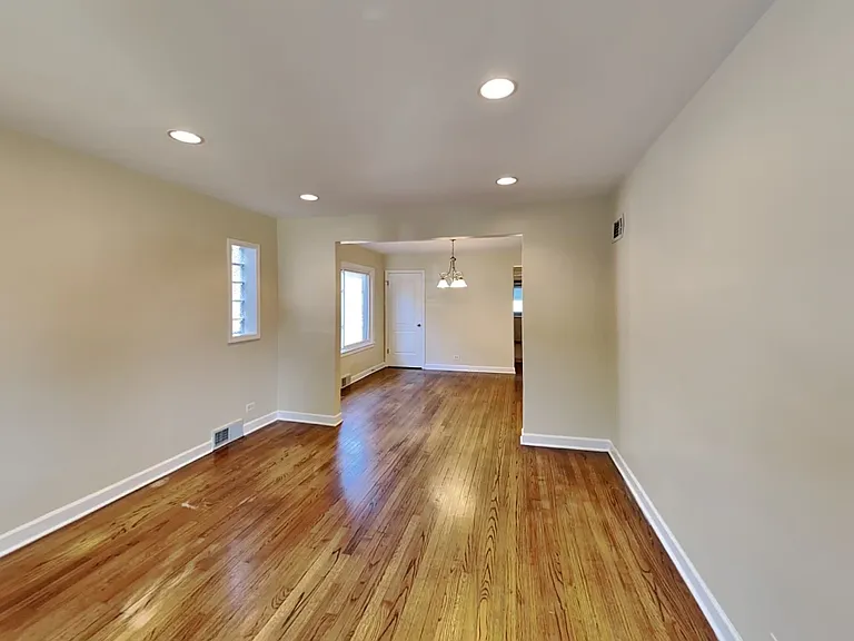2831 N Austin Ave — Photo 19