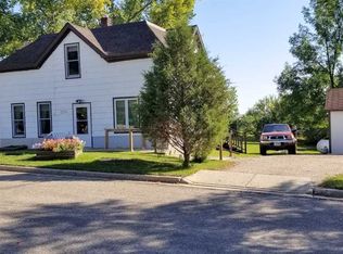 206 2nd St NE, Kenmare, ND 58746