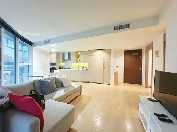 89 Nelson St #1505, Vancouver, BC V6B 6J8