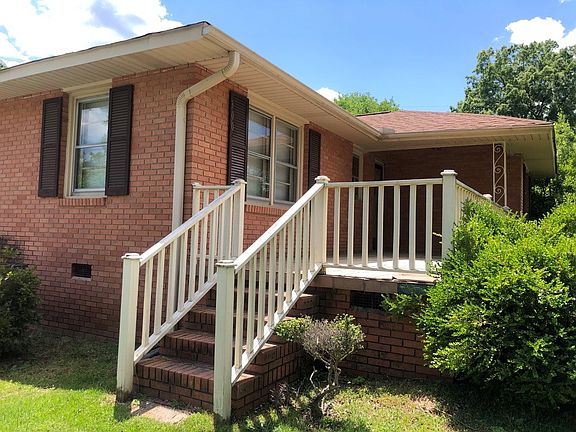 3rd image of 300 Hillcrest Dr