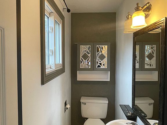 5th image of 124 Ardsley Cres