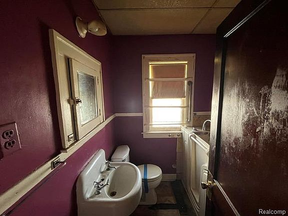 5th image of 15355 Northlawn St