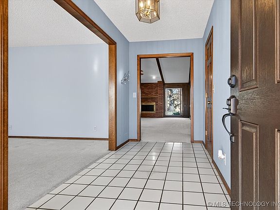 4th image of 2704 SE Hillsboro Rd