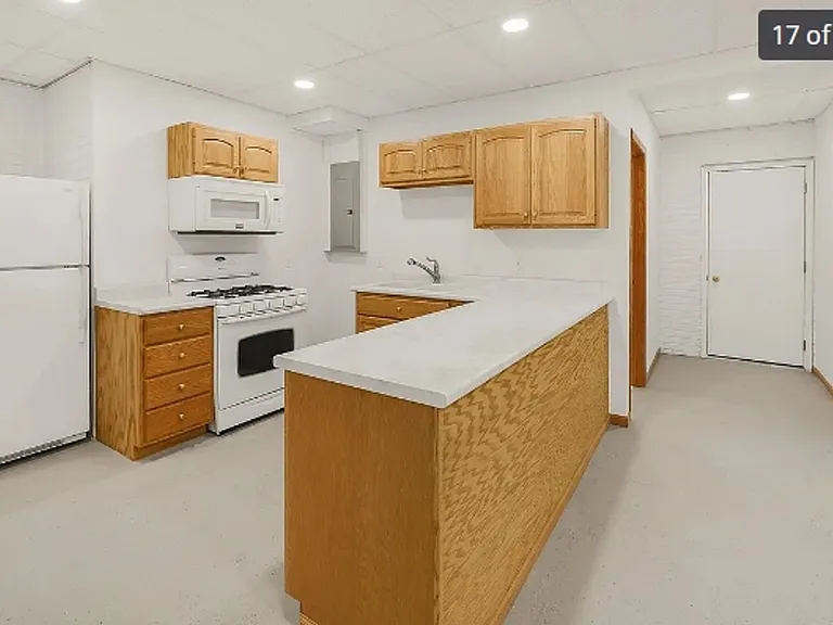 1009 E 6th St — Photo 22