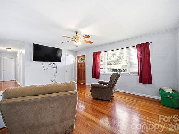 5th image of 207 Starview Ln