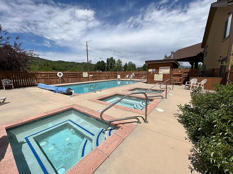 Ski Town Apartments — Photo 44