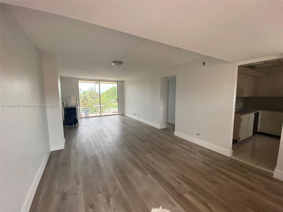 1st image of 447 NE 195th St APT 314