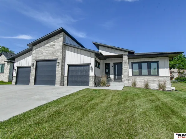 921 S 88th St, Lincoln, NE 68520