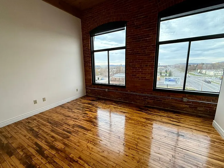 421 Broad St — Photo 17
