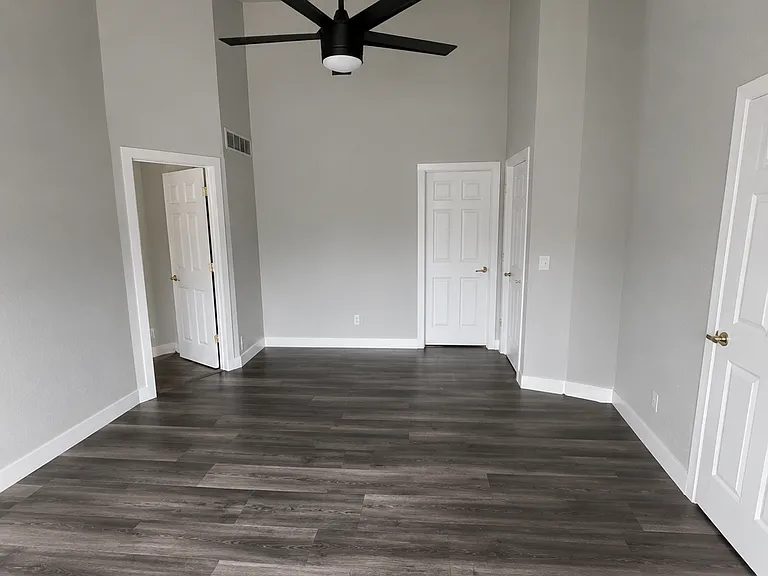 266 Rockview Dr — Photo 7