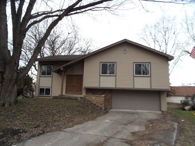 1st image of 5920 N Bradley Ct